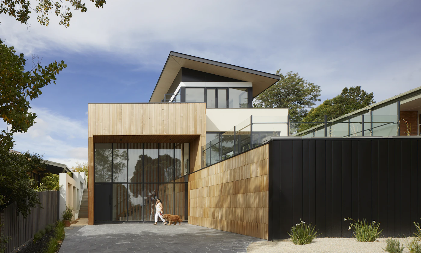 Maison contemporaine avec volumes ouverts sur le jardin